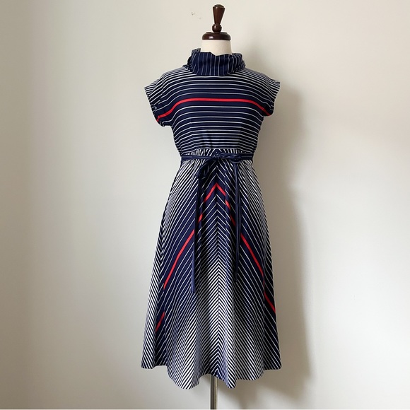 Vintage 60s Fit and Flare Dress • Size M - Picture 1 of 4